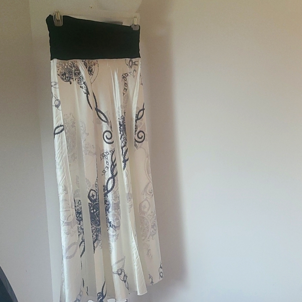 Long, black and white body central skirt medium